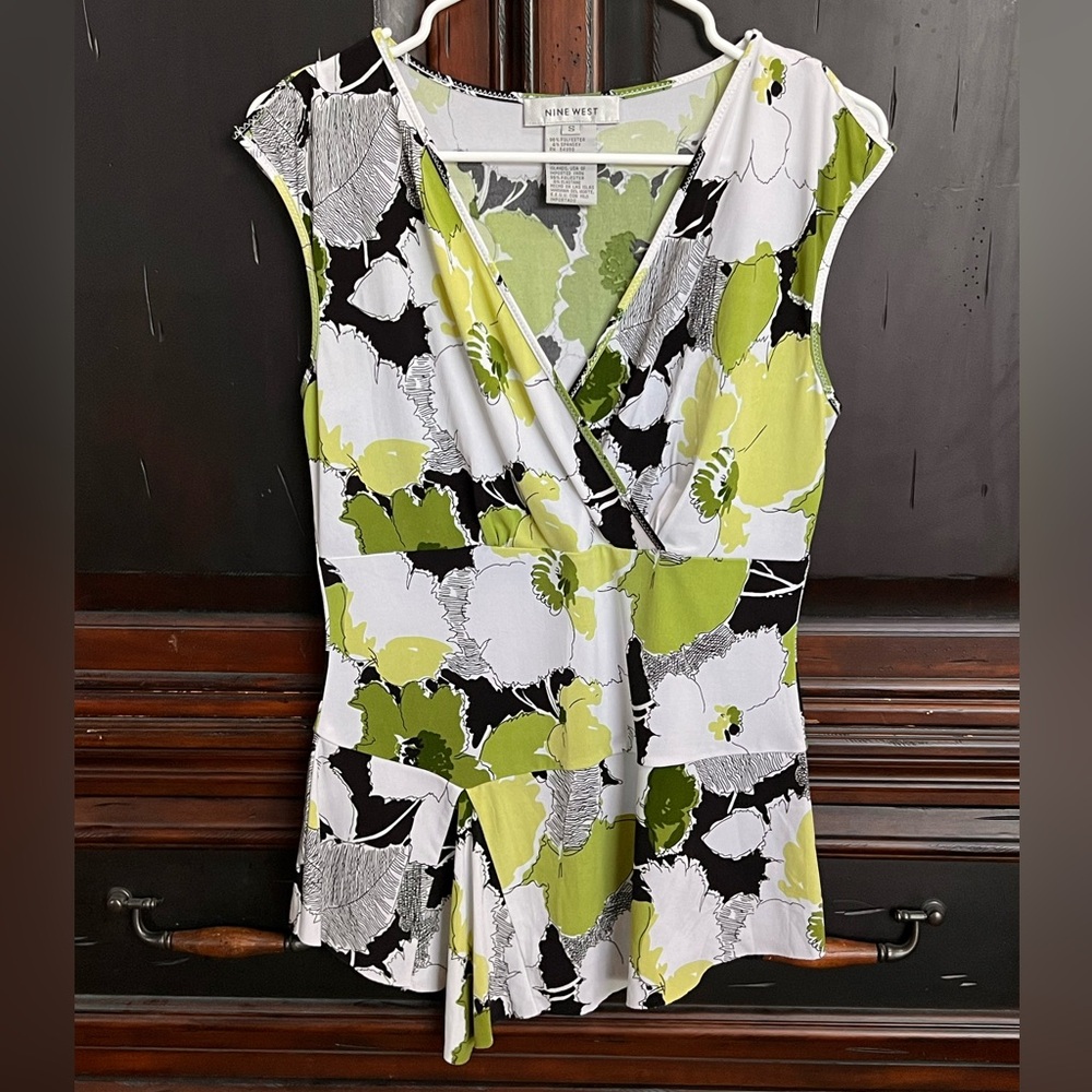 Nine West Floral Green Black White Butterfly Sleeveless Top ~ Sz Small